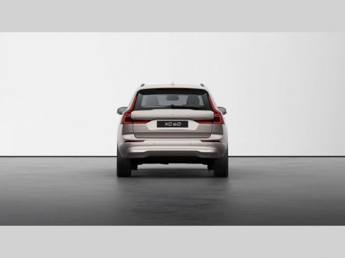 Volvo XC60, B5 2.0L 250+14 HP AT8 AWD PLUS, barva stříbrná
