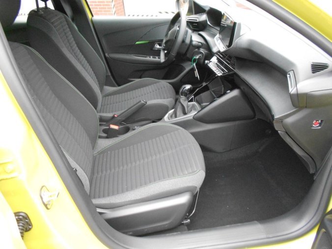 Peugeot 208, Peugeot 208 STYLE Turbo 100 MAN6, barva žlutá