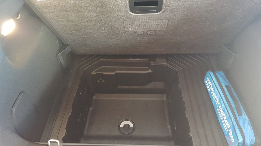 Ford Puma, SUV, Titanium SUV 1,0 EcoBoost (mHEV) 92 kW / 125 k, barva červená