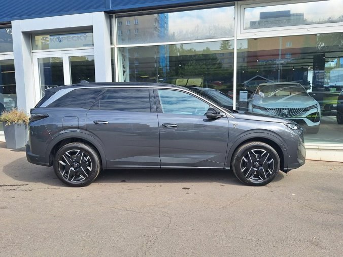 Peugeot 5008, Peugeot 5008 GT Hybrid 145 e-DCS6, barva šedá