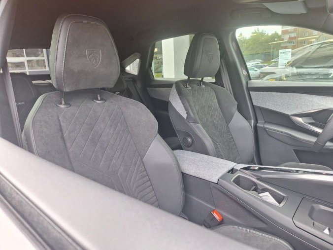 Peugeot 3008, Peugeot 3008 GT Hybrid 145 e-DCS6, barva šedá