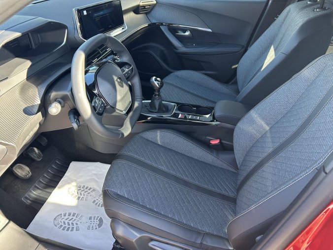 Peugeot 2008, Peugeot 2008 ALLURE PureTech 100 MAN6, barva červená