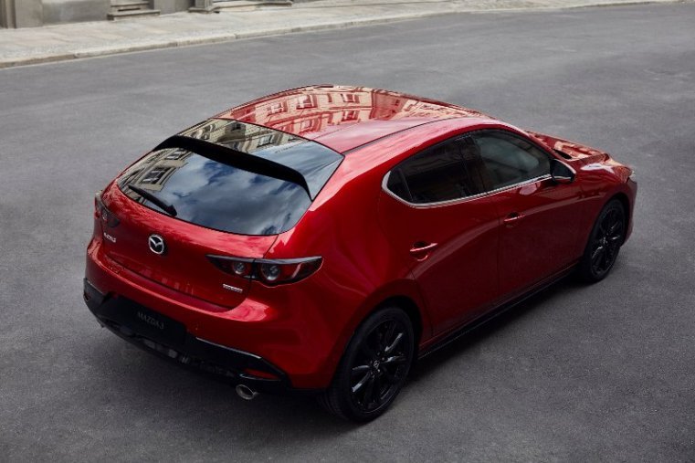 Mazda 3, Skyactiv-G122, barva červená