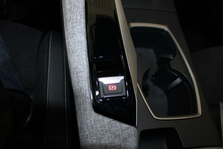 Peugeot 5008, Peugeot 5008 GT Hybrid 136 e-DCS6, barva modrá