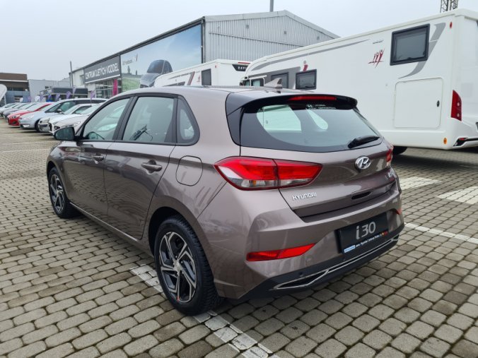 Hyundai i30, 1,0 T-GDI 88 kW MT, barva bronzová