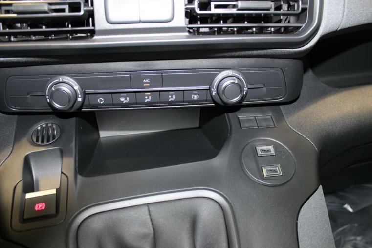 Peugeot Rifter, Peugeot Rifter ALLURE BlueHDi 130 S&S MAN6 N1, barva stříbrná