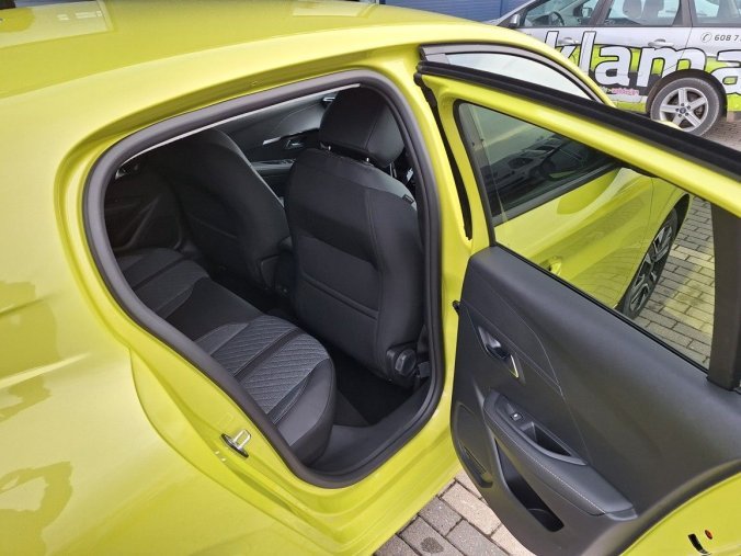 Peugeot 208, Peugeot 208 ALLURE Hybrid 100 e-DCS6, barva žlutá