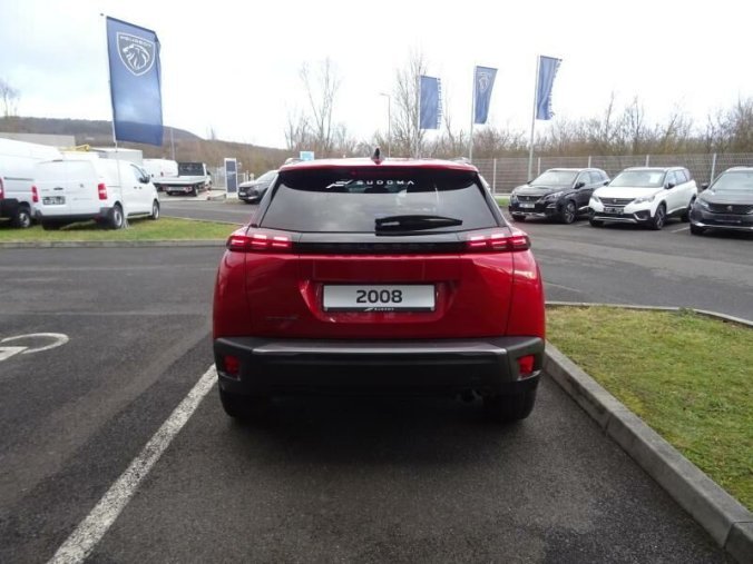 Peugeot 2008, Peugeot 2008 ALLURE Hybrid 145k e-DCS6, barva červená