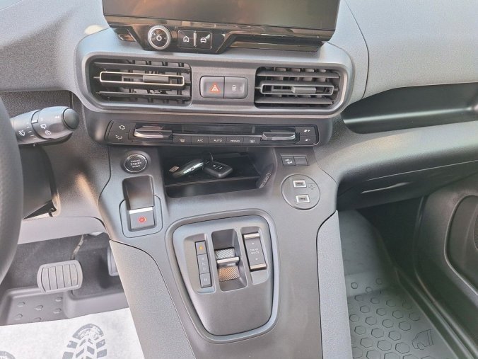 Peugeot Rifter, Peugeot Rifter LONG GT BHDi 130 EAT8, barva modrá