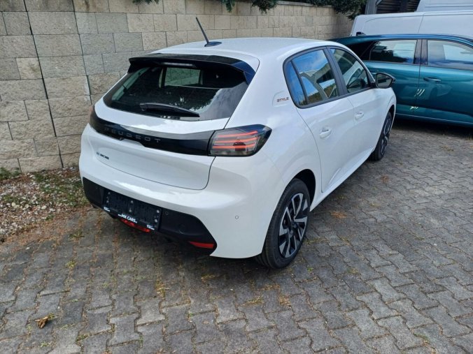 Peugeot 208, Peugeot 208 Style Elektro 100kW/136k, barva bílá