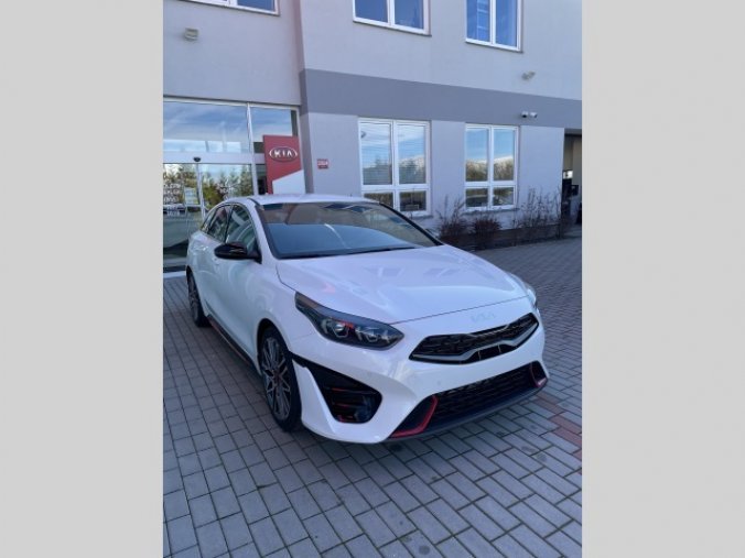 Kia ProCeed, 1.6 T-GDi GPF 7DCT GT MY24, barva bílá