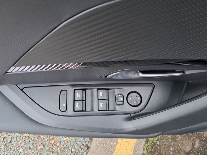 Peugeot 2008, Peugeot 2008 2008 ALLURE PureTech 130 S&amp, barva černá