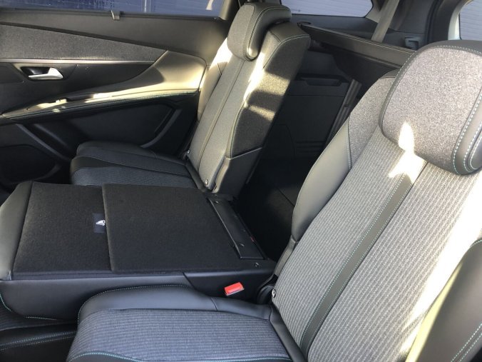 Peugeot 5008, Allure PACK 1.2 PureTech 130 S&S MAN6, barva šedá