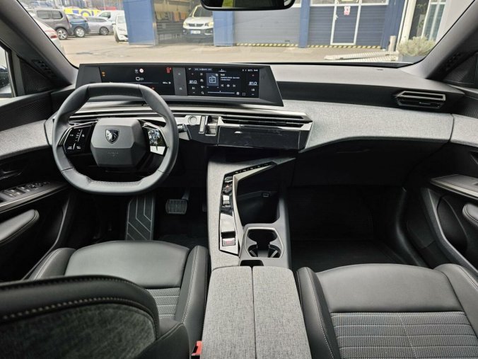 Peugeot 3008, Peugeot 3008 ALLURE Hybrid 136 e-DCS6, barva šedá