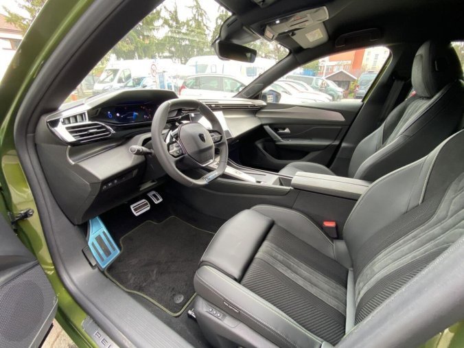 Peugeot 408, Peugeot 408 GT Hybrid 145 e-DCS6, barva zelená