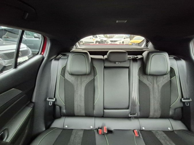 Peugeot 408, Peugeot 408 GT Hybrid 145 e-DCS6, barva červená