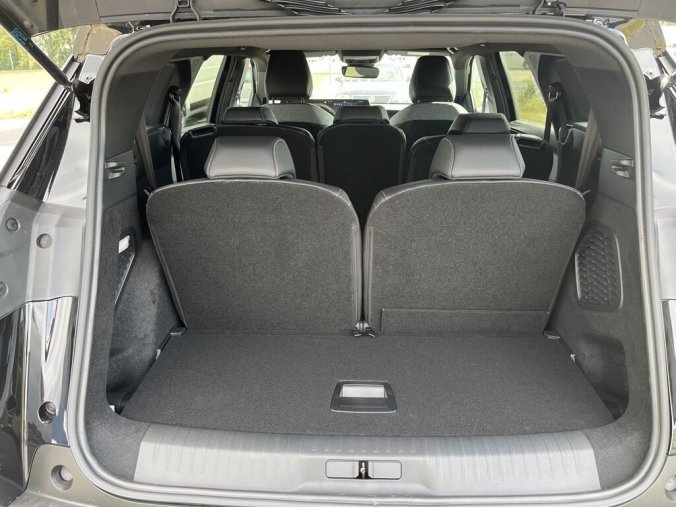 Peugeot 5008, Peugeot 5008 ALLURE Hybrid 145 e-DCS6, barva černá