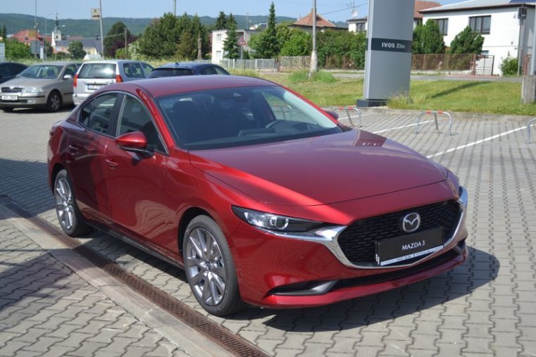 Mazda 3, Skyactiv G122, barva červená