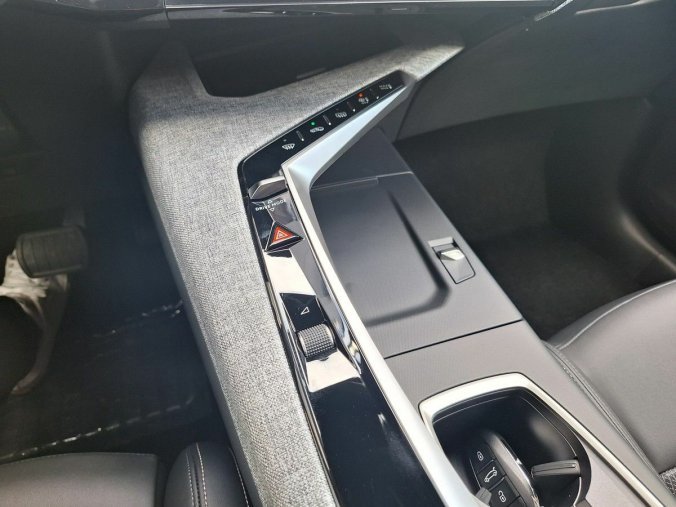 Peugeot 3008, Peugeot 3008 ALLURE Hybrid 136 e-DCS6, barva šedá