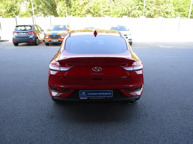 Hyundai i30, 1,0 T-GDI 88 kW MT, barva červená