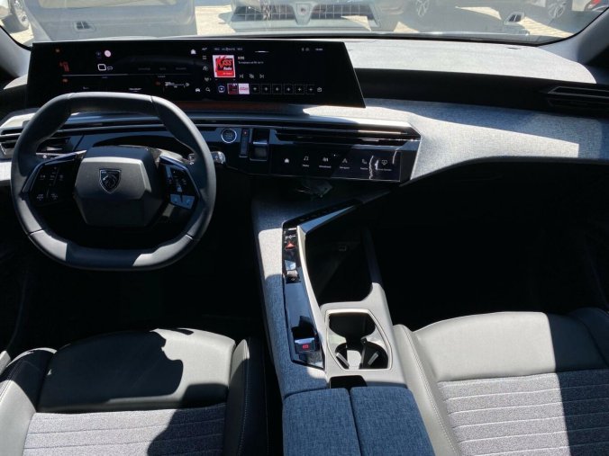 Peugeot 5008, Peugeot 5008 ALLURE Hybrid 145 e-DCS6, barva šedá