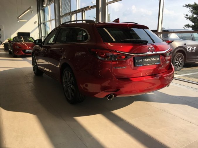 Mazda 6, 2.5i, barva červená