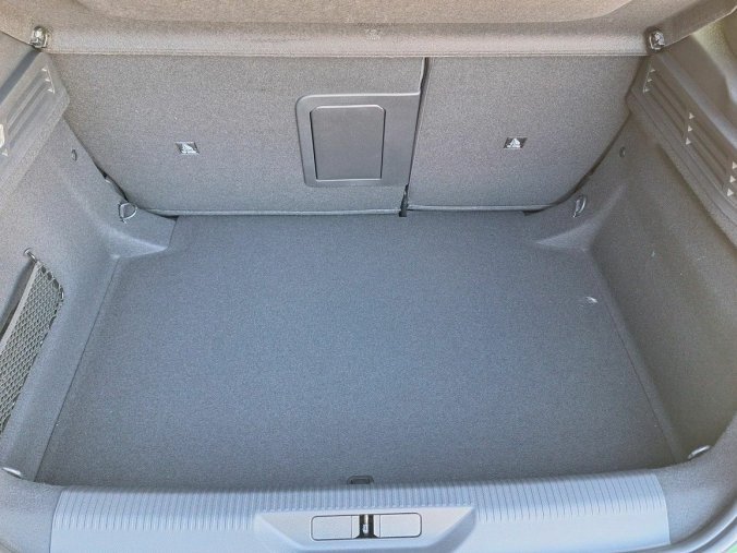Peugeot 308, Peugeot 308 ALLURE PureTech 130  EAT8, barva zelená