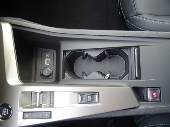 Peugeot 408, Peugeot 408 ALLURE Hybrid 145k e-DCS6, barva šedá