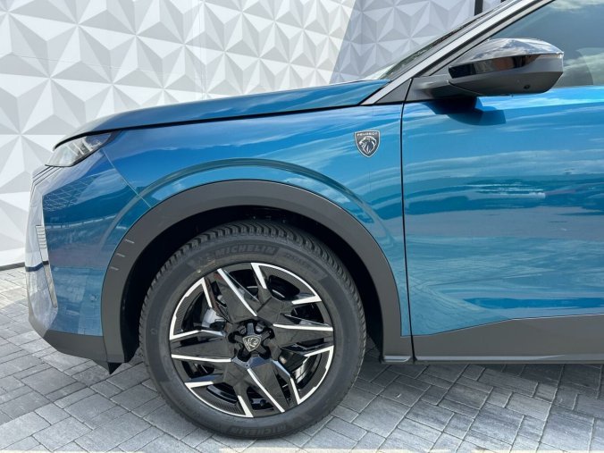 Peugeot 3008, Peugeot 3008 GT Hybrid 145 e-DCS6, barva modrá