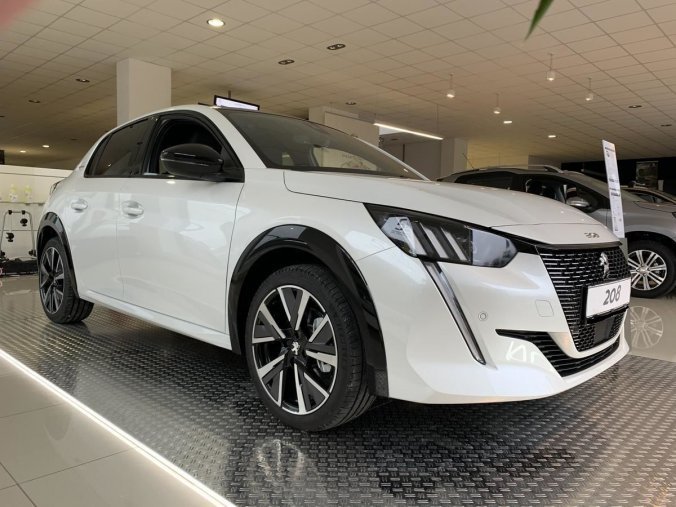Peugeot 208, GT LINE 1.2 PureTech 130 S&S EAT8, barva bílá