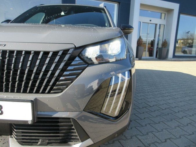 Peugeot 2008, Peugeot 2008 ALLURE Hybrid 145 e-DCS6, barva šedá