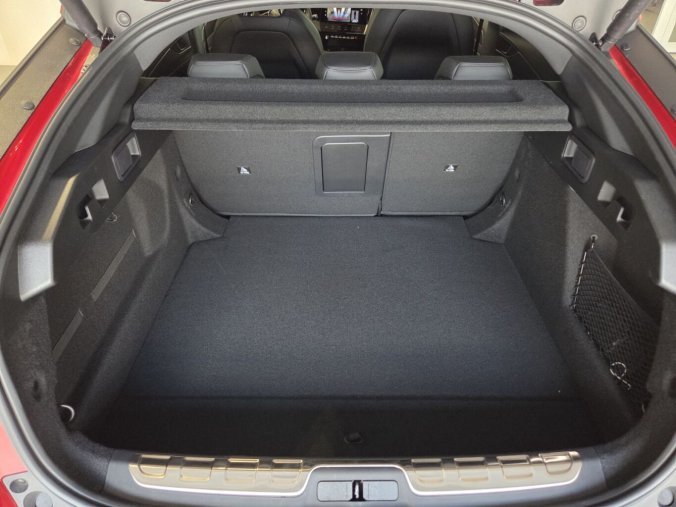 Peugeot 408, Peugeot 408 GT Hybrid 145 e-DCS6, barva červená