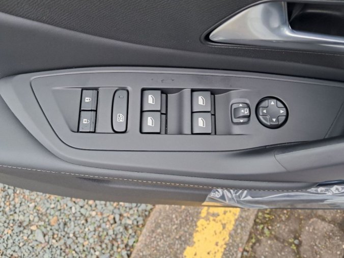 Peugeot 308, Peugeot 308 SW ALLURE Hybrid 145 e-DCS6, barva bílá