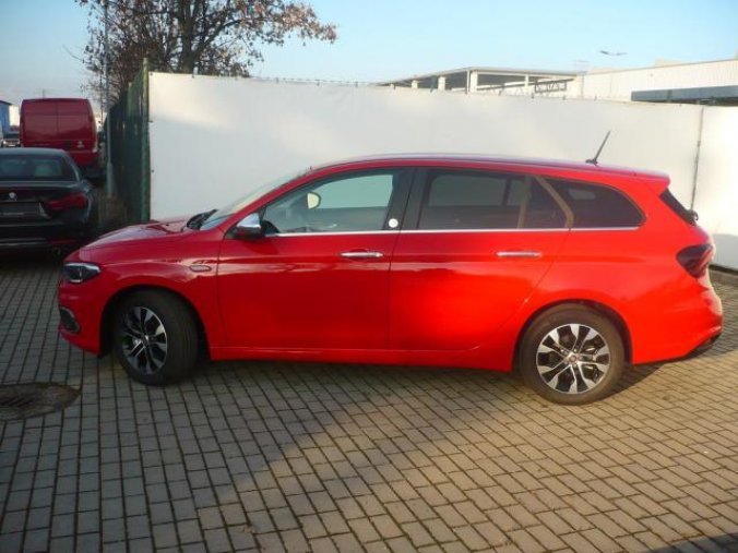 Fiat Tipo, SW 1.4 95k Mirror, barva červená