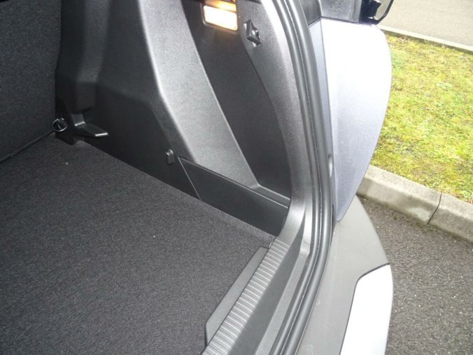 Peugeot 2008, Peugeot 2008 STYLE PureTech 100k MAN6, barva stříbrná