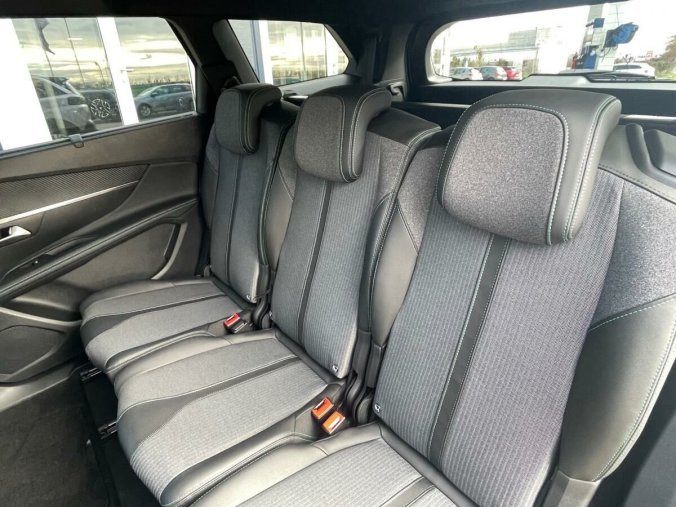 Peugeot 5008, Peugeot 5008 Allure Pack 1,5 BlueHdi EAT8, barva stříbrná