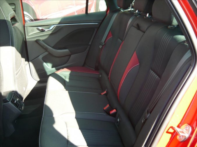 Škoda Kamiq, 1,5 TSI 110 kW Monte Carlo, barva červená