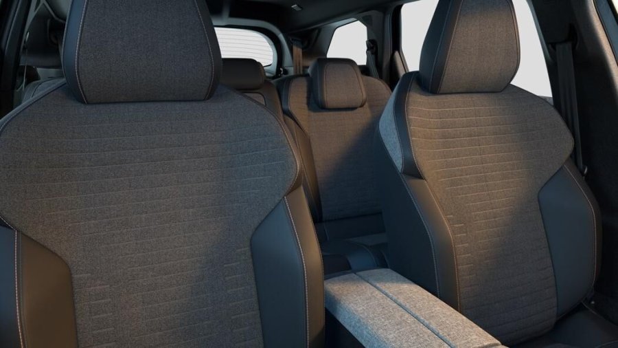 Peugeot 5008, Peugeot 5008 ALLURE Hybrid 145 e-DCS6, barva modrá