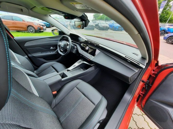Peugeot 308, Peugeot 308 SW ALLURE 1,5 BHDi 130k EAT8, barva červená