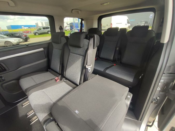 Peugeot Traveller, Peugeot Traveller L2 2.0 HDI AUT8 180k NAV 2+3+3, barva stříbrná