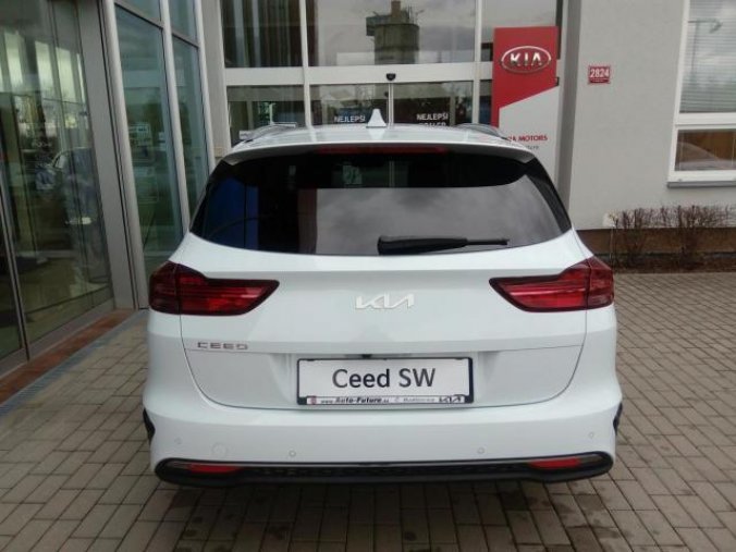 Kia Ceed, SW 1.5 T-GDi TOP 17 ALU MY24, barva bílá