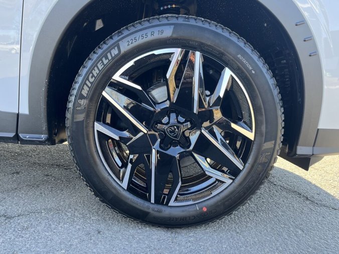 Peugeot 3008, Peugeot 3008 GT Hybrid 136 e-DCS6, barva bílá