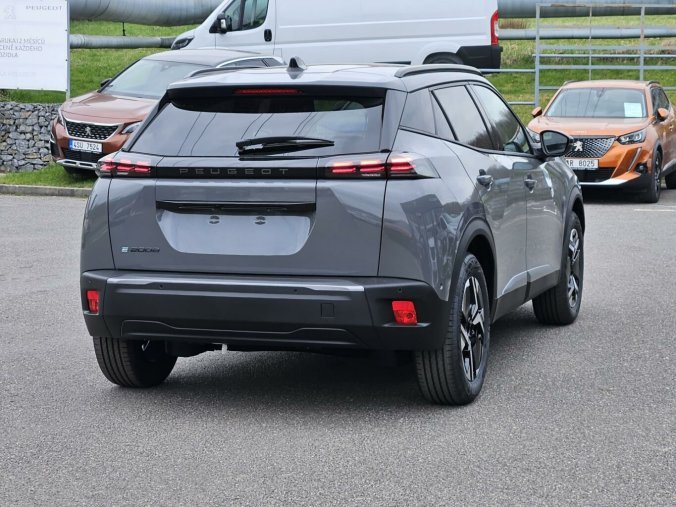 Peugeot 2008, Peugeot 2008 ALLURE Elektro 156k 54 kWh, barva šedá