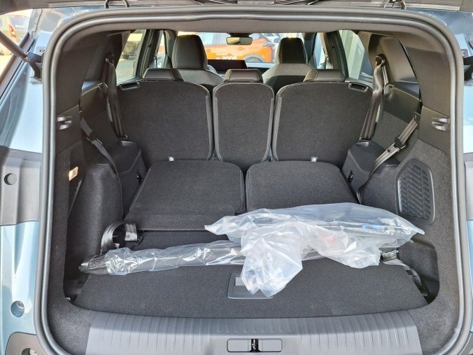 Peugeot 5008, Peugeot 5008 ALLURE Hybrid 136 e-DCS6, barva modrá