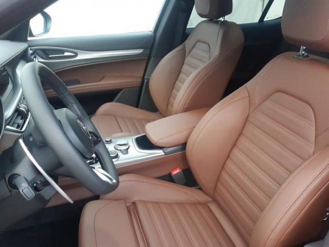 Alfa Romeo Stelvio, Veloce 4x4 2,0 280PS,nový mod., barva červená