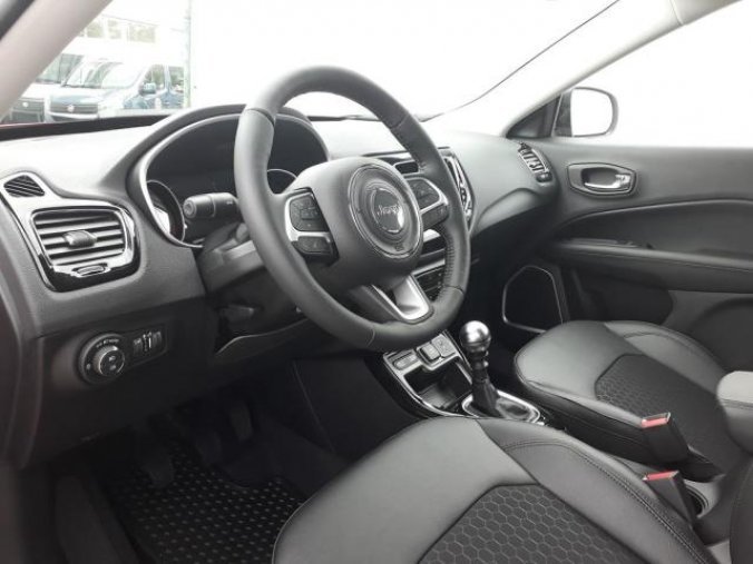 Jeep Compass, 1.3 130 PS NIGHT EAGLE skladem, barva bílá