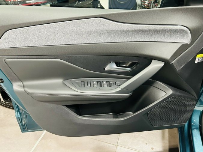 Peugeot 308, Peugeot 308 SW ALLURE Hybrid 136 e-DCS6, barva modrá