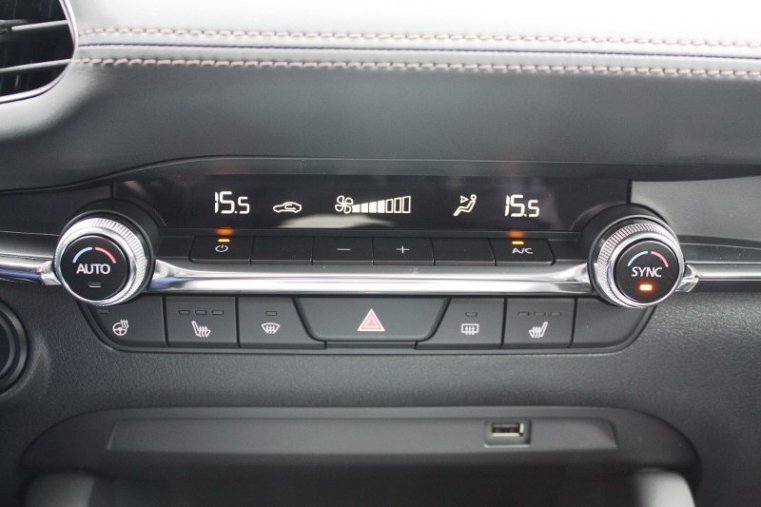 Mazda 3, SKYACTIV-G, barva červená