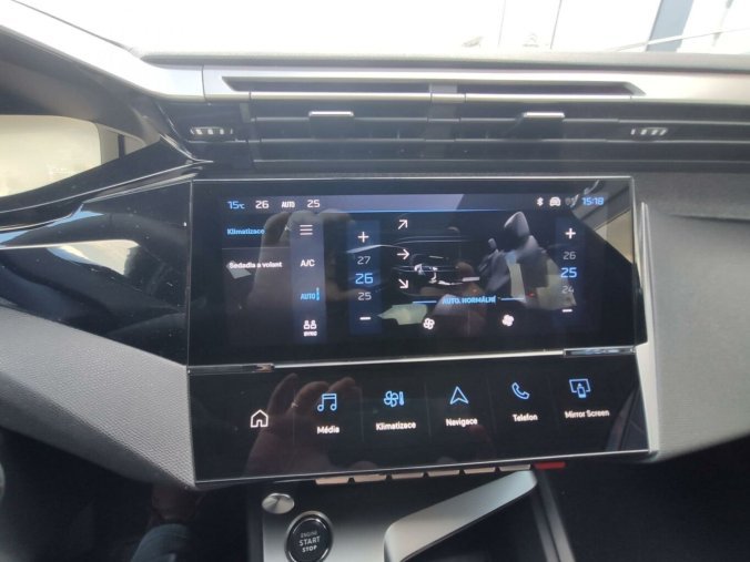 Peugeot 408, Peugeot 408 ALLURE Hybrid 136 e-DCS6, barva modrá