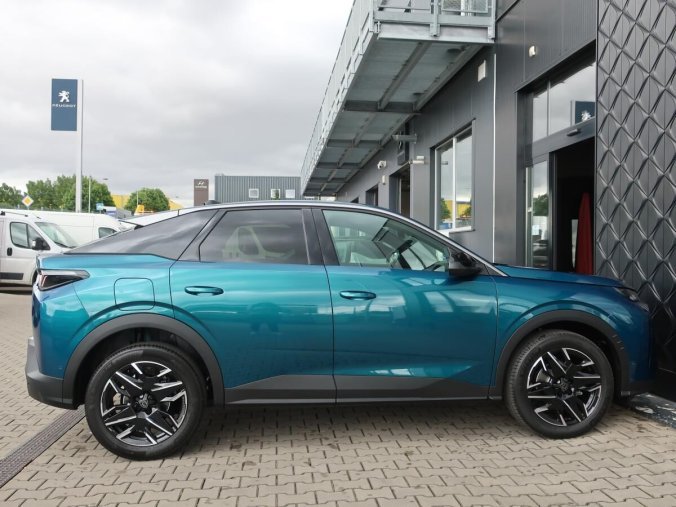 Peugeot 3008, Peugeot 3008 GT Hybrid 145 e-DCS6, barva modrá